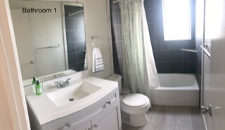 Shared bathroom - 2660 Highland Ave