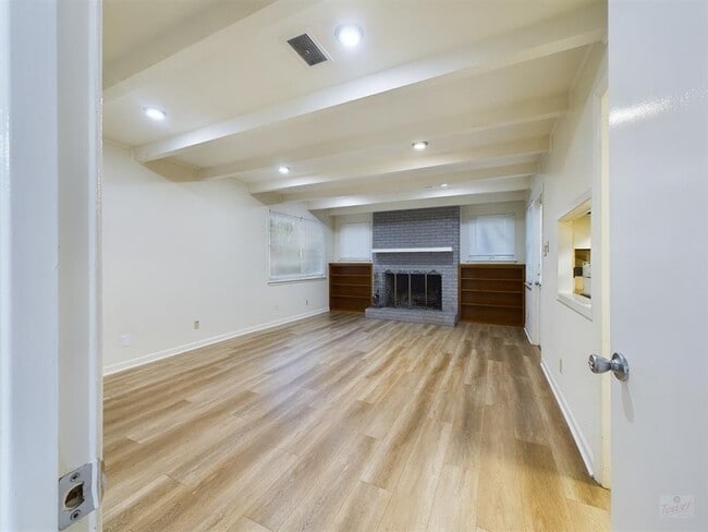 Foto del edificio - 817 E 38th St