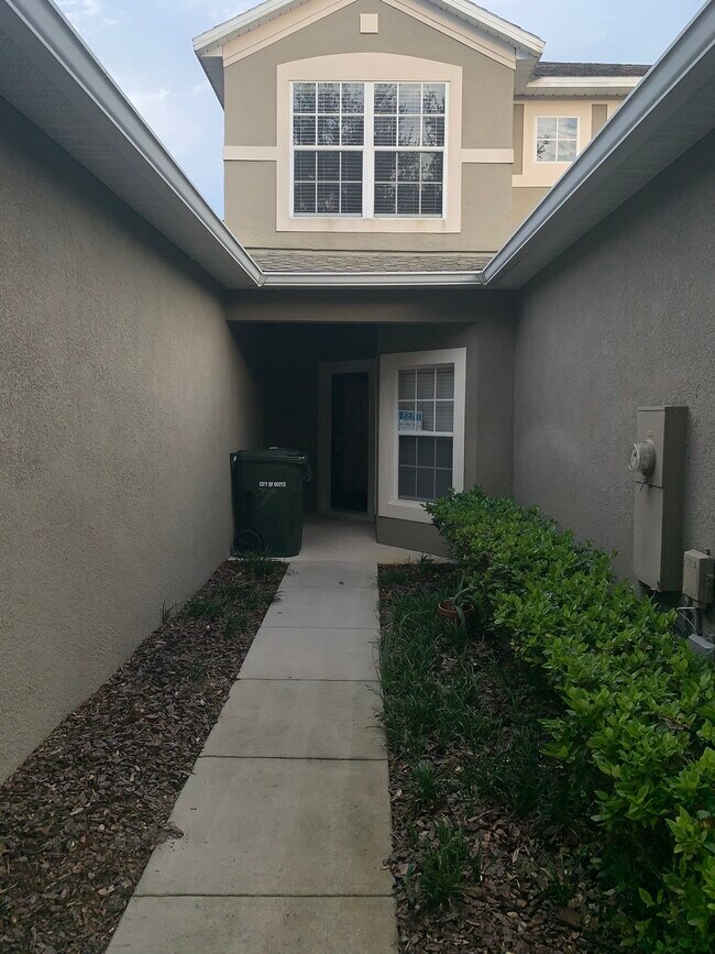 Foto del edificio - 1011 Crestwood Commons Ave