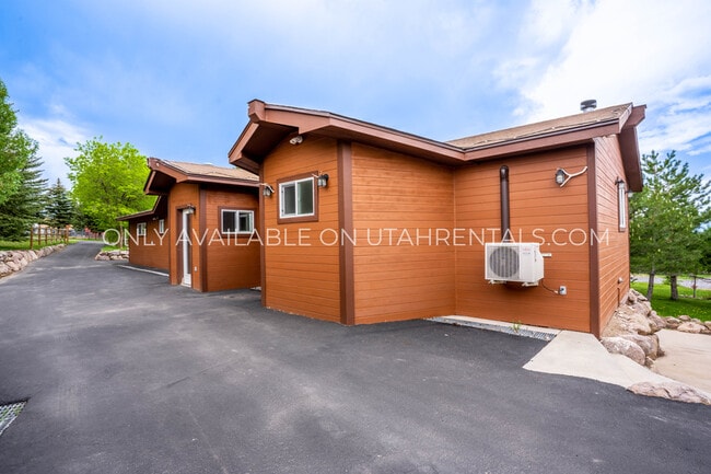 Building Photo - 310 Moulton Ln