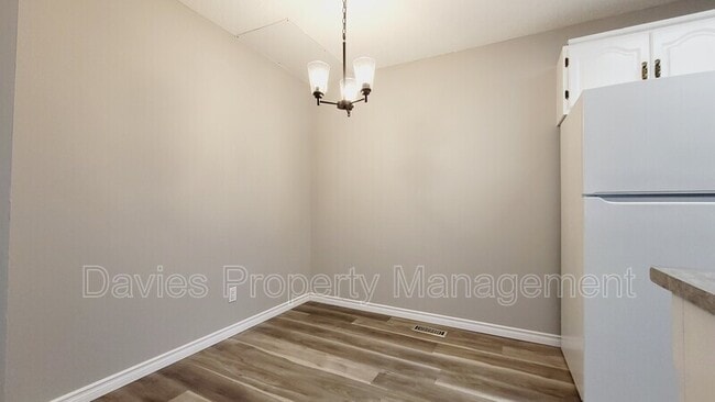 Building Photo - 268 Primrose Gardens