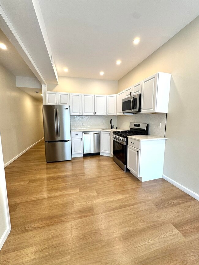 Building Photo - 628 Bramhall Ave