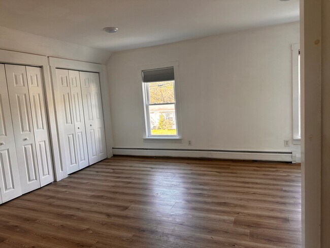 Building Photo - 35 Forest St