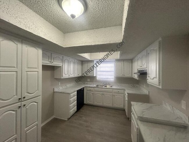 Building Photo - 2003 N 29th St