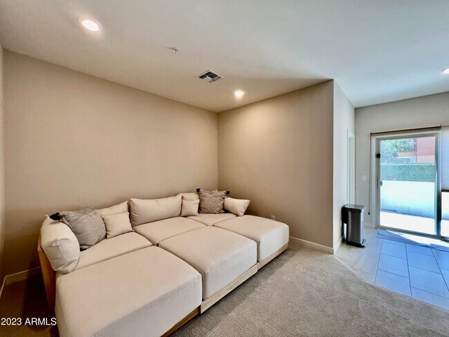Foto del edificio - 2145 W Harmont Dr