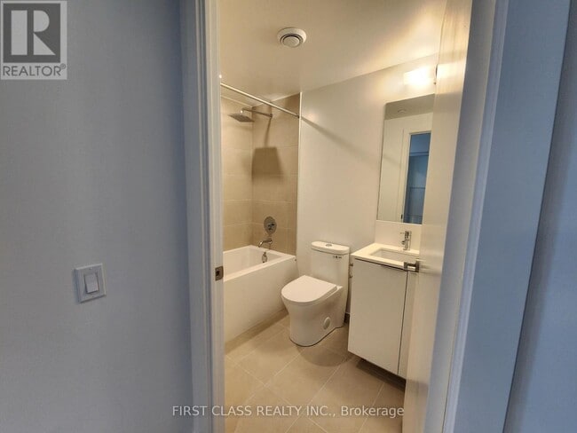 Building Photo - 8 Wellesley St W