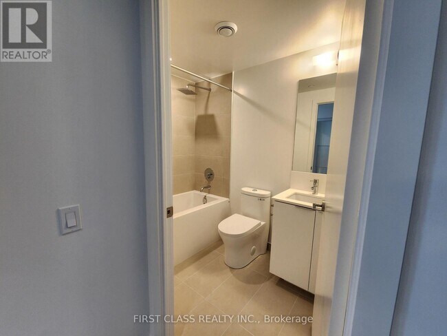 Photo du bâtiment - 8 Wellesley St W