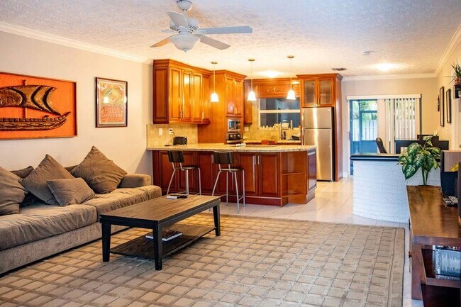 Foto del edificio - 1546 NE 45th St