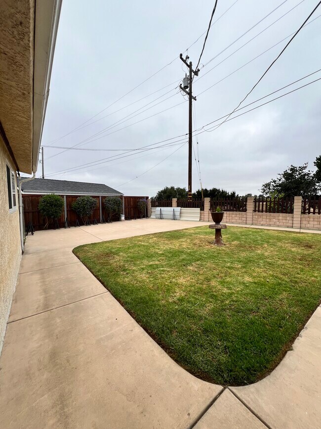 Building Photo - 989 Via Esmeralda