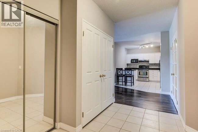 Building Photo - 255 Keats Way