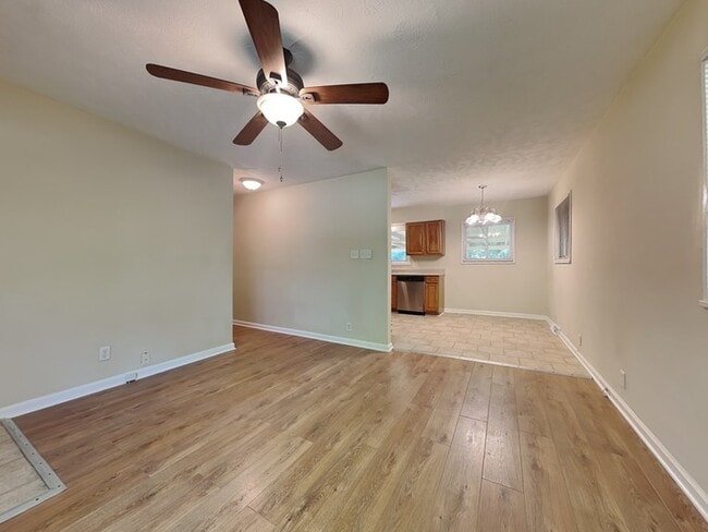 Building Photo - One month FREE! Three Bedroom Ranch Home w...