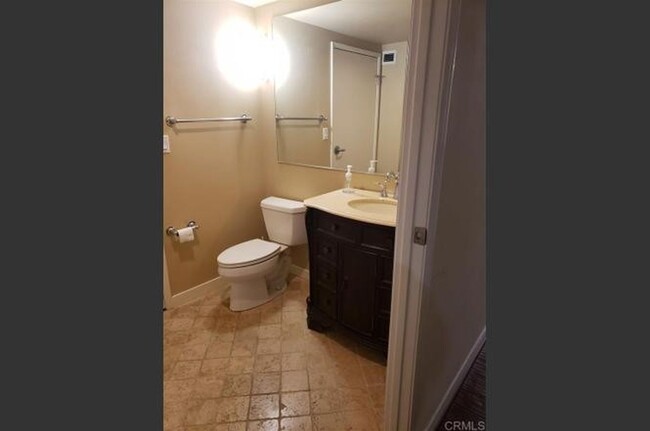 Building Photo - Little Italy 2 bedroom, 2 Bedrooms 2 bath,...