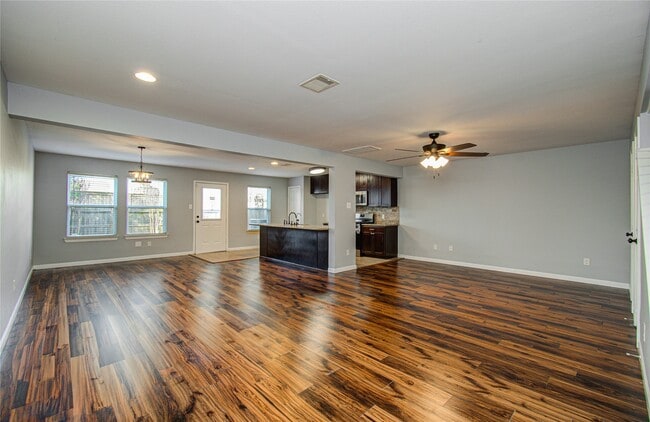 Building Photo - 15818 Whiteglade Ln