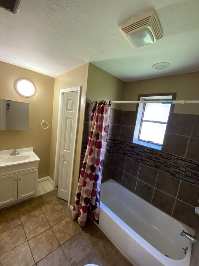 Foto del edificio - 4420 N 48th St