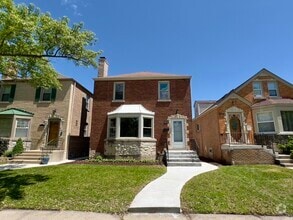 Building Photo - 1831 N Newcastle Ave