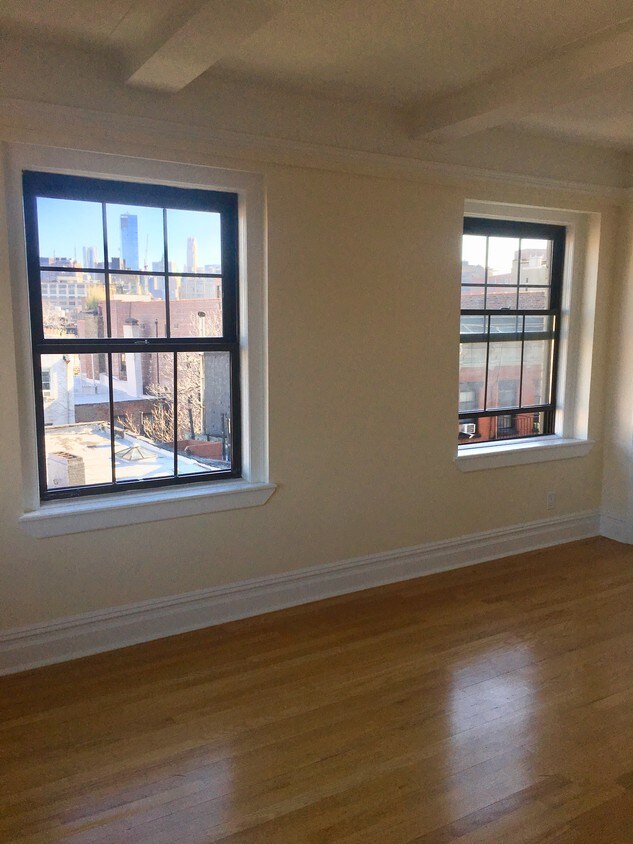 King Sized Bedroom with 3 Windows - 93 Christopher St