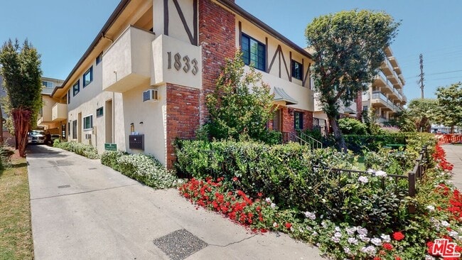 Foto del edificio - 1833 Manning Ave