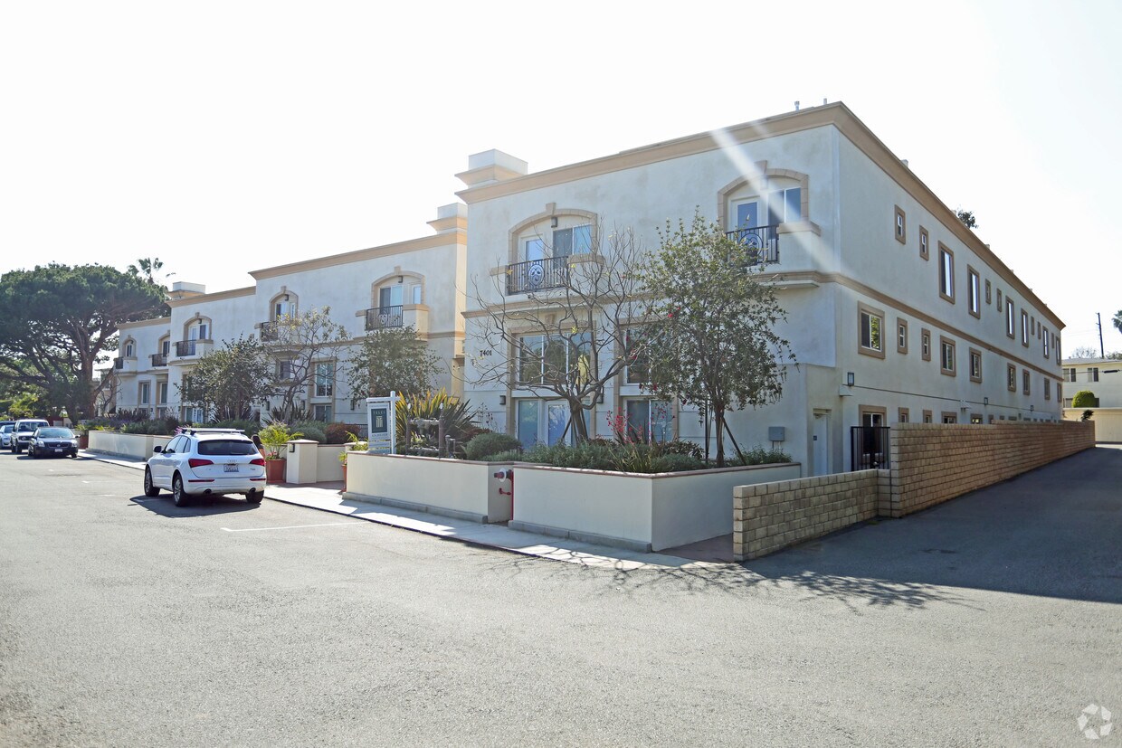 Primary Photo - Villa Allegra
