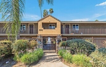 Building Photo - 800 N Mollison Ave