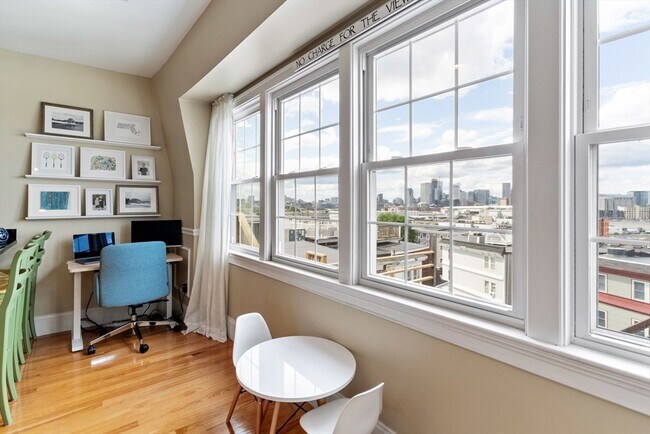 Foto del edificio - 574 E Broadway
