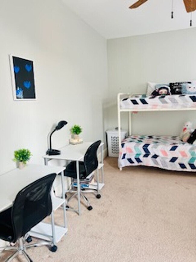 Foto del edificio - 227 W Broughton St