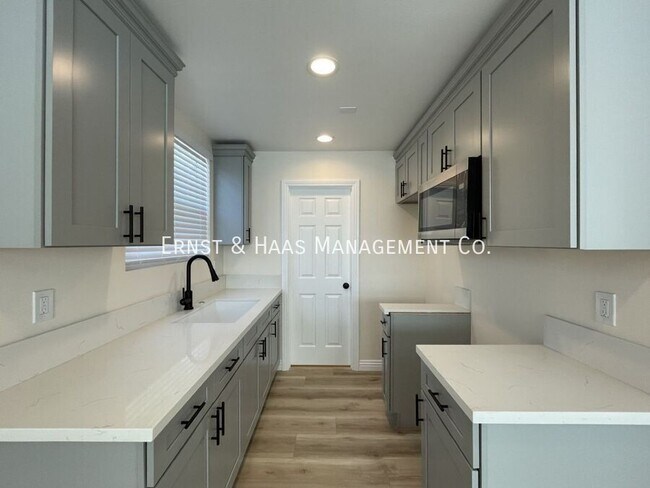 Foto del edificio - 741 W 4th St