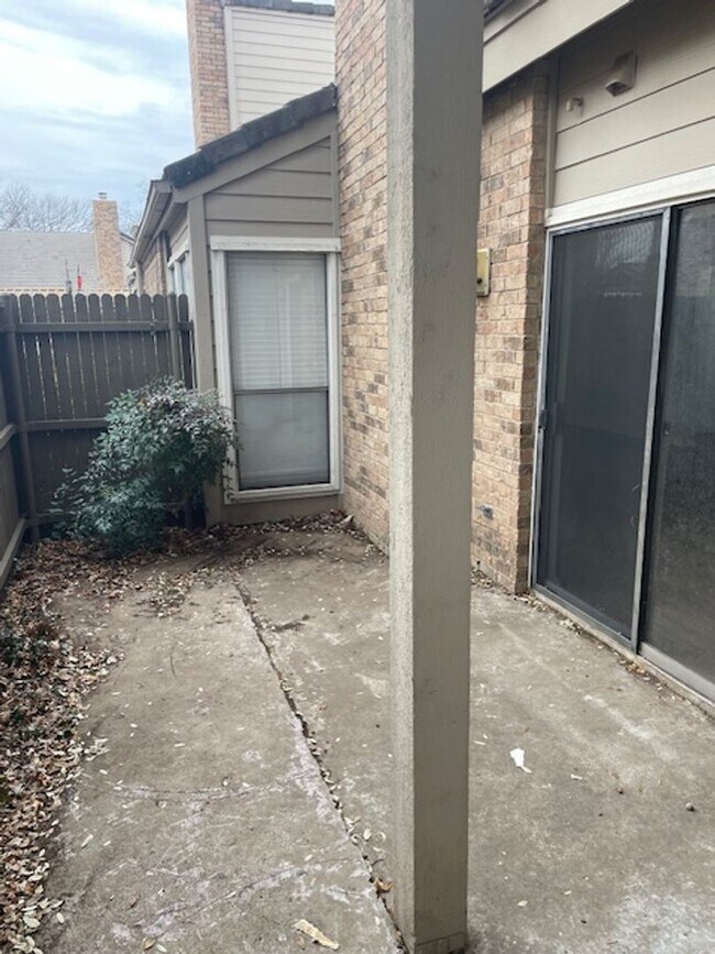 Building Photo - 1106 Brighton Dr