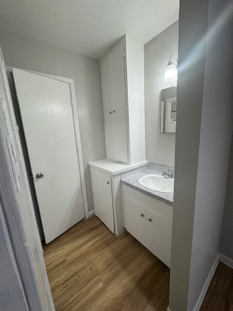 Foto del edificio - 5220 Weber Rd