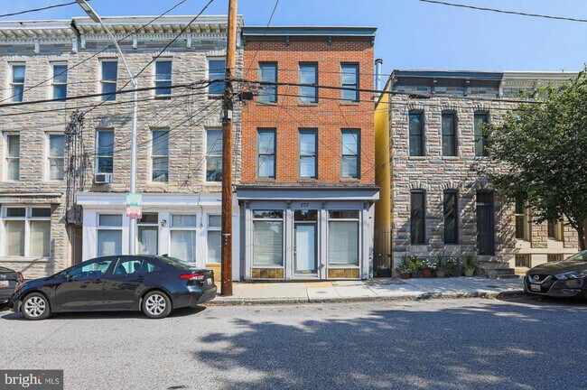 Home Overview - 222 E Cross St