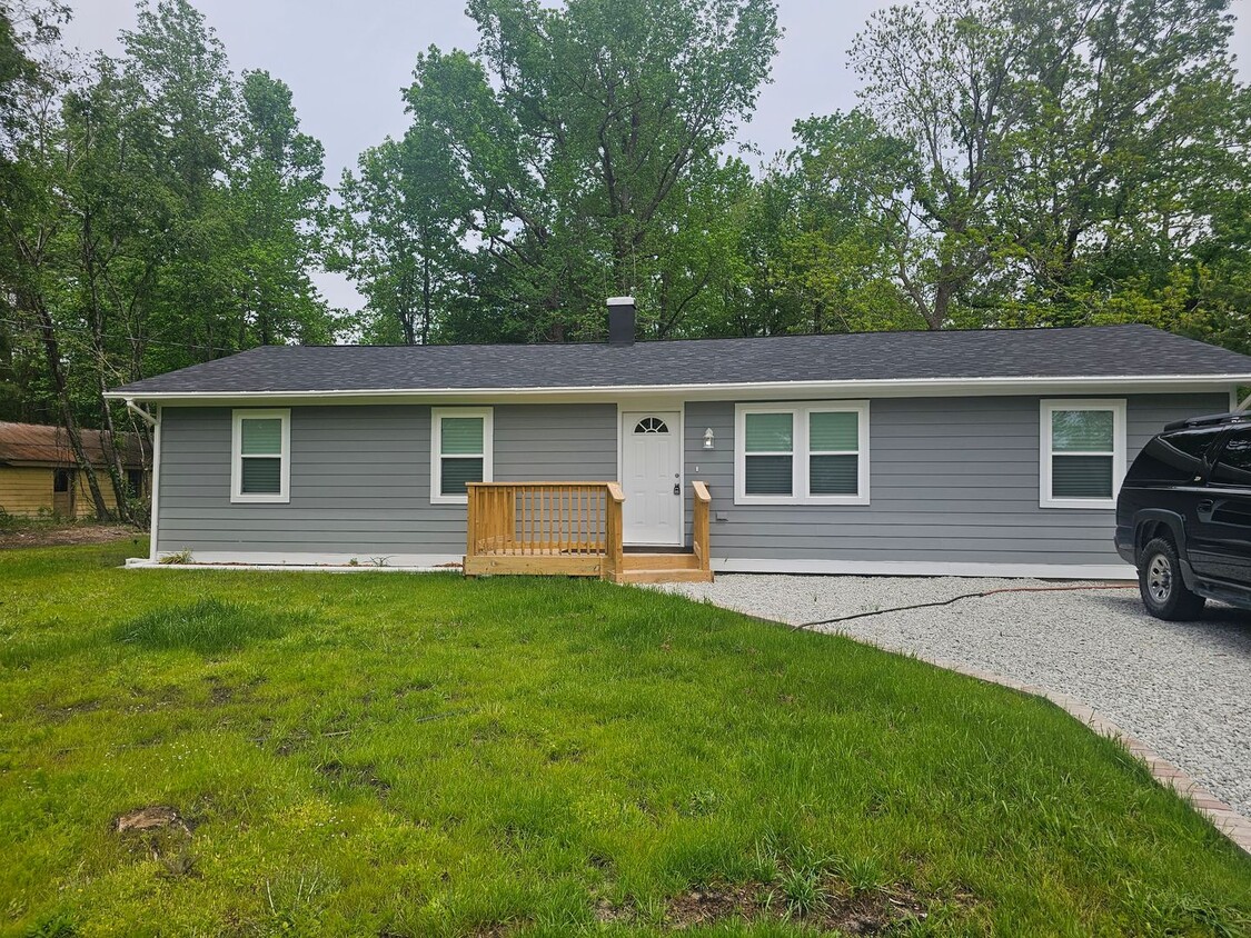 Foto principal - 4 Bedroom Home in Jacksonville