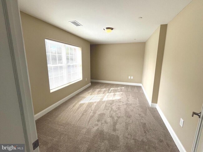 Building Photo - 1015 Andrew Dr