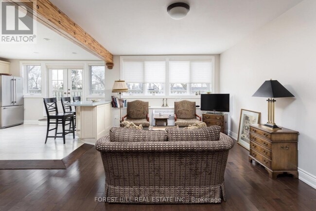 Building Photo - 105 Balmoral Ave