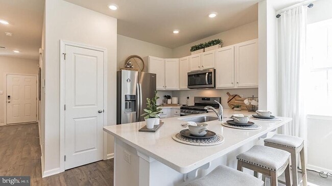 Building Photo - 201 Mazzeo Dr