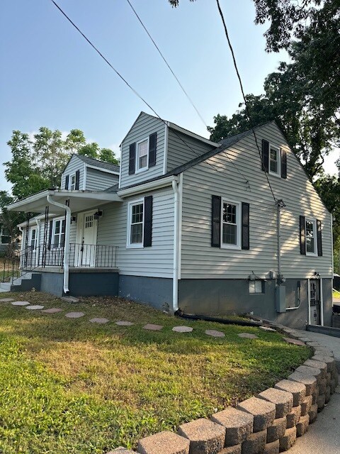 Side View - 2208 Sanderson Rd