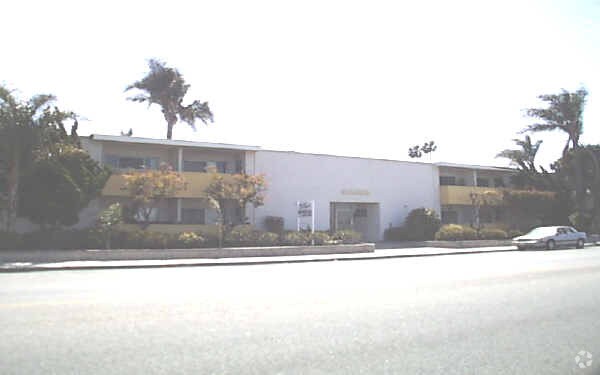 Building Photo - Newport Apartments