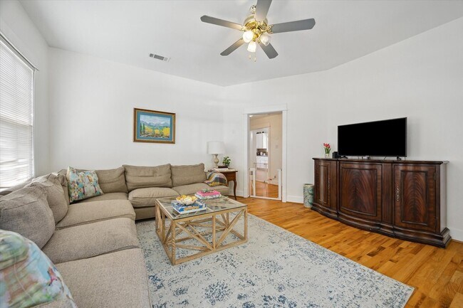 Foto del edificio - 1541 Ashland St