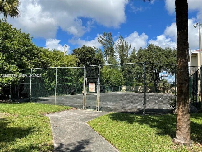 Foto del edificio - 2445 SW 18th Terrace