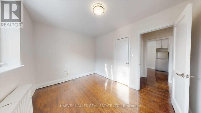 Building Photo - 320 Lonsdale Rd