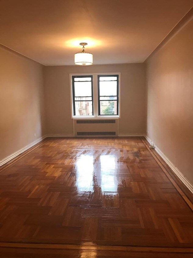 Foto principal - 96-11 65th Rd