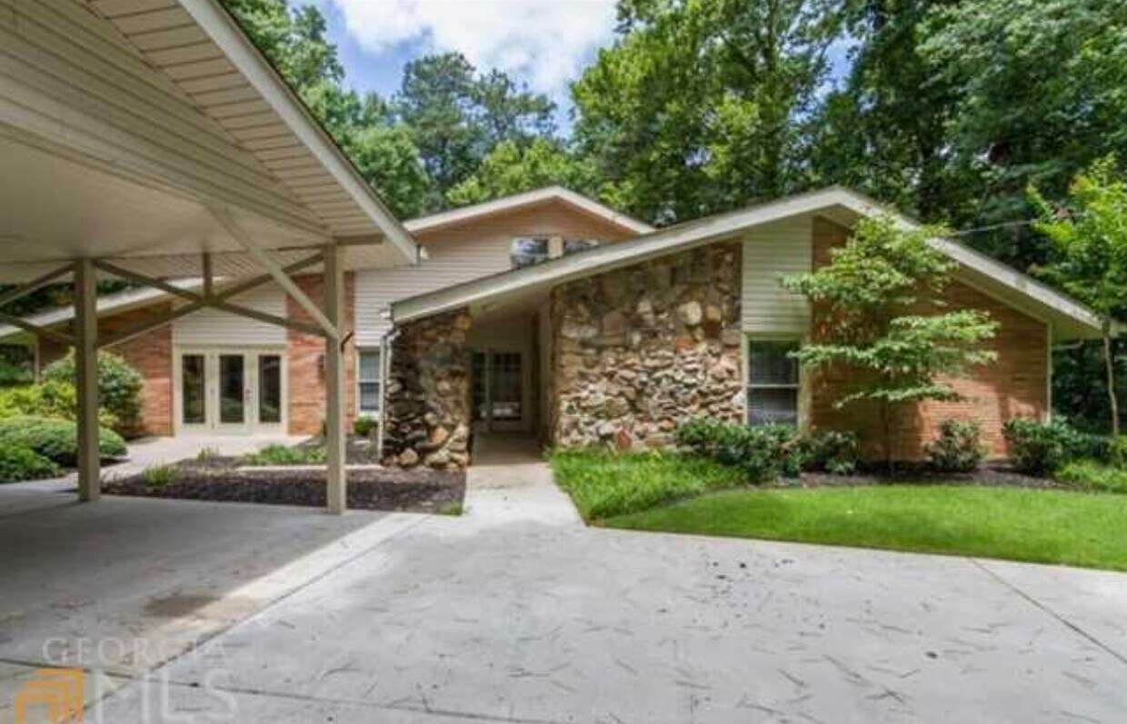 Primary Photo - 1550 Huntingdon Trail
