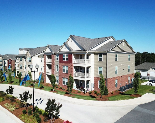 Building Photo - Revere at Tega Cay