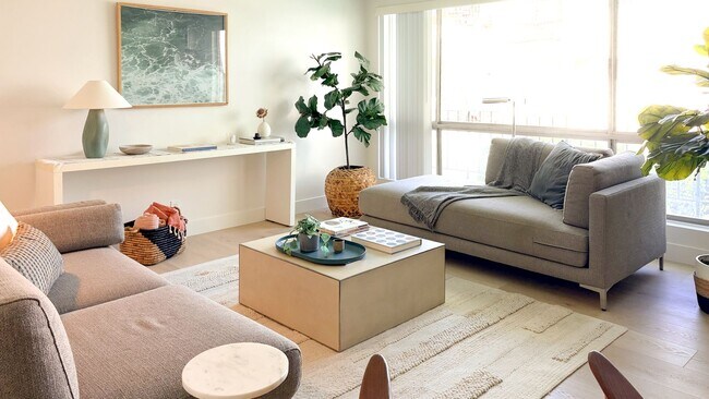 Building Photo - Townhouse Aparts