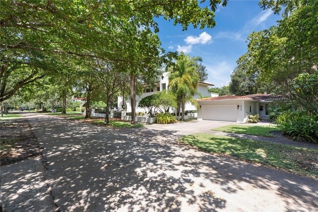 Building Photo - 605 Altara Ave