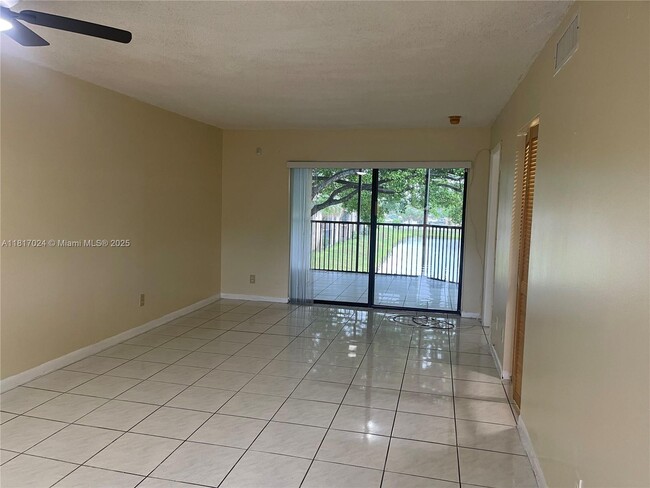 Building Photo - 3252 Foxcroft Rd