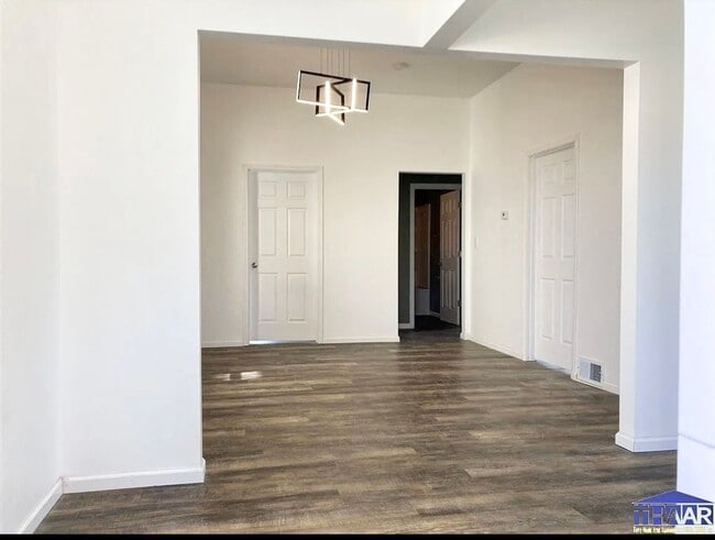 Building Photo - Charming North Side 2BR Home – Updated & M...