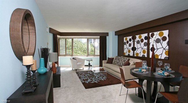 Foto del edificio - 1200 N Lake Shore Dr