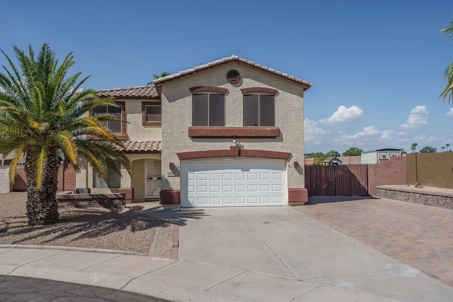 Foto principal - LOVELY 3 BED/2.5 BATH HOME WITH POOL!