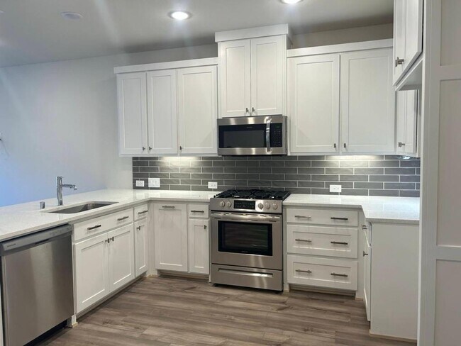 Building Photo - 1325 Ethan Dr
