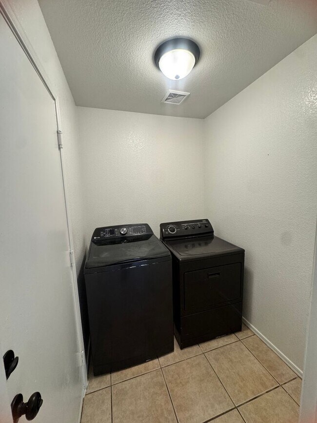 Foto del edificio - Casa Grande 3 bedroom 2 bath