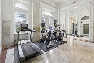 Interior Photo - 306 W Franklin